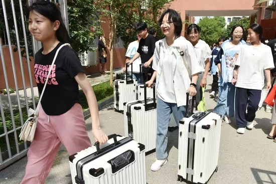 4000个拉杆箱免费送，第二十六届“箱约文王”再度启航！